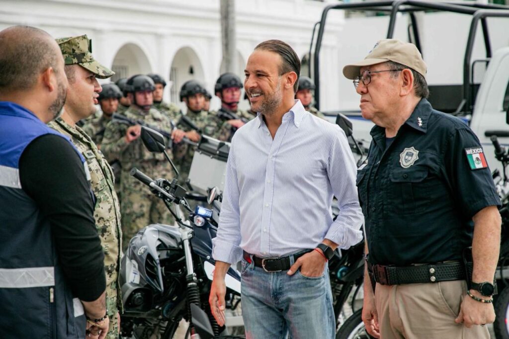 ENTREGA ALCALDE JUAN MANUEL UNÁNUE CUATRO PATRULLAS NUEVAS
