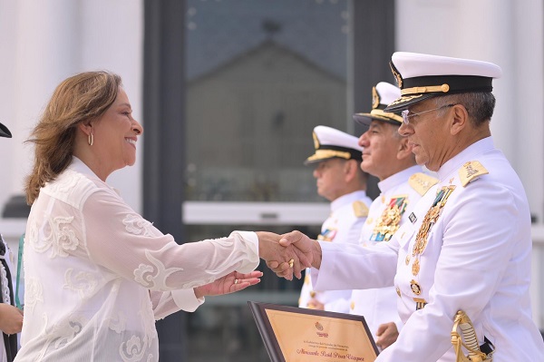 ROCÍO NAHLE PARTICIPÓ EN EL CAMBIO DE MANDO DE LA PRIMERA REGIÓN NAVAL
