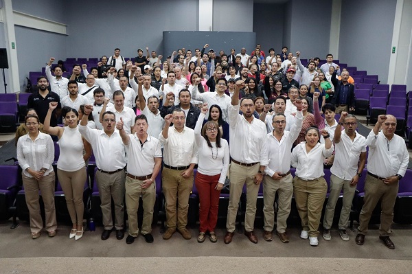 PRESENTA ÓSCAR JUANZ A SU EQUIPO DE TRABAJO EN EL IVD