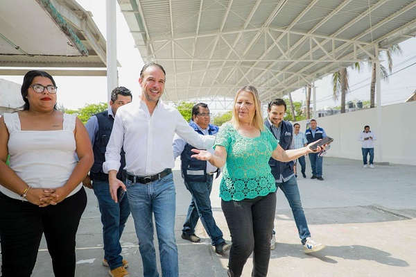 ALCALDE JM UNÁNUE ENTREGA DOMO Y BARDA A JARDÍN DE NIÑOS DE LA COLONIA CARRANZA