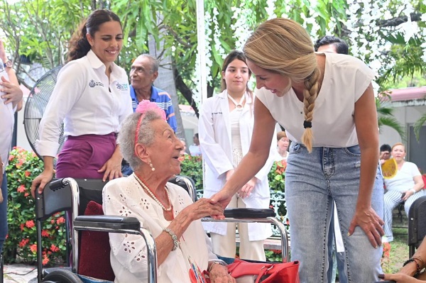 CELEBRA LA ALCALDESA PATY LOBEIRA A LOS ABUELITOS DEL ASILO SANTA TERESA DE JESÚS POR EL DÍA DEL ABUELO