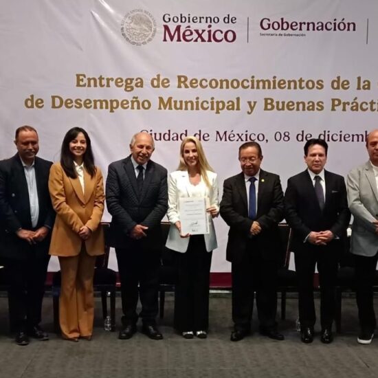 ENTREGA SEGOB RECONOCIMIENTO NACIONAL POR EL MEJOR DESEMPEÑO MUNICIPAL EN TODO VERACRUZ A PATY LOBEIRA