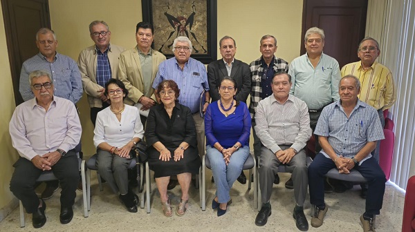 RINDE PROTESTA ROSA MARÍA ÁLVAREZ SANTAMÁN COMO SECRETARIA GENERAL DE FESAPAUV