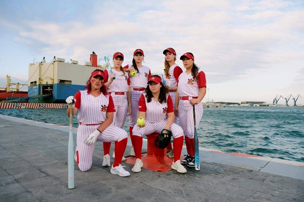 PRESENTA EL ÁGUILA SOFTBOL  SUS UNIFORMES 2026