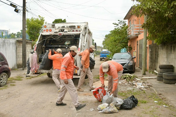 ABATE AYUNTAMIENTO DE VERACRUZ REZAGO EN LIMPIA PÚBLICA Y GARANTIZA RECOLECCIÓN DIARIA EN TODA LA CIUDAD