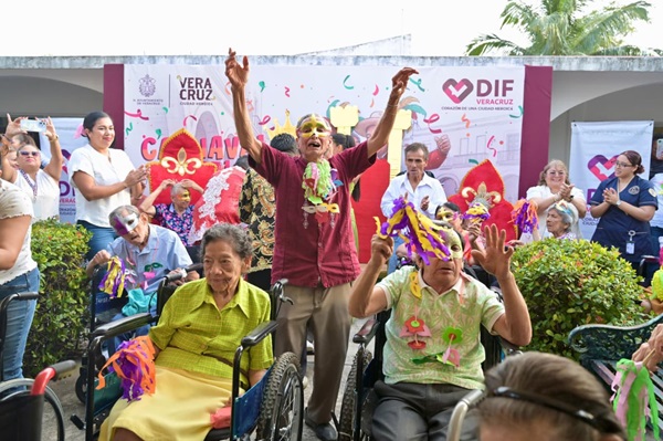 DIF PORTEÑO LLEVA ALEGRÍA A SUS ABUELITOS CON EL TRADICIONAL “CARNAVALITO”