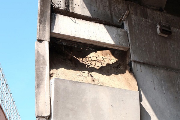 ACORDONA PROTECCIÓN CIVIL DE VERACRUZ ZONA DE DESPRENDIMIENTO EN EL PUENTE MORELOS