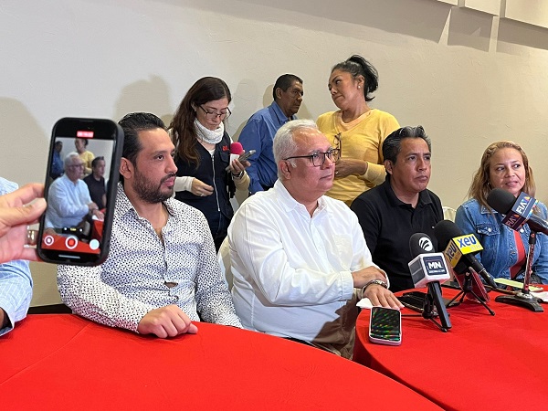 TRANSPORTISTAS RECULAN, SEGUIRÁ LA TARIFA NORMAL