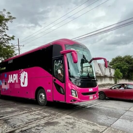 SUSPENDE TRANSPORTE FORÁNEO CORRIDAS EN VERACRUZ POR BLOQUEOS E INCENDIOS EN CARRETERAS