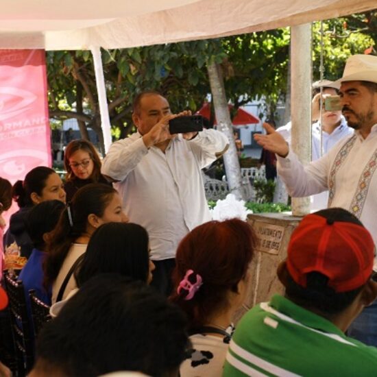 JORNADA “TRANSFORMANDO CON VISIÓN CLARA” BENEFICIA A POBLACIÓN DE YANGA CON ATENCIÓN VISUAL GRATUITA: ZENYAZEN ESCOBAR