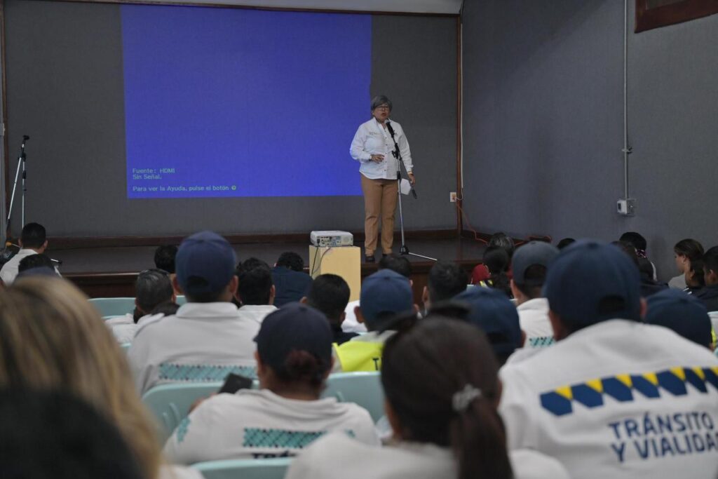 CAPACITAN A PERSONAL DE ÁREAS OPERATIVAS DEL AYUNTAMIENTO DE VERACRUZ PARA EL CARNAVAL 2026