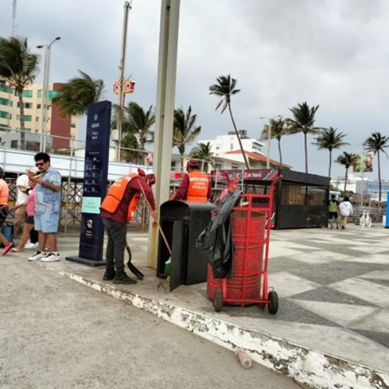 RECOLECTA AYUNTAMIENTO DE VERACRUZ 18 TONELADAS DE DESECHOS AL TÉRMINO DEL PRIMER GRAN DESFILE DEL CARNAVAL