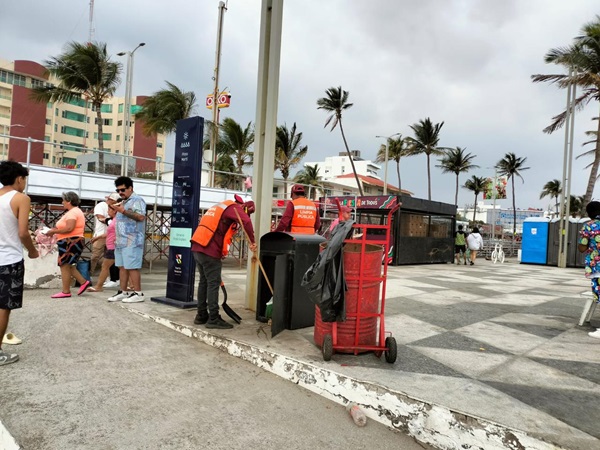 RECOLECTA AYUNTAMIENTO DE VERACRUZ 18 TONELADAS DE DESECHOS AL TÉRMINO DEL PRIMER GRAN DESFILE DEL CARNAVAL