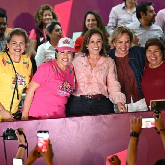 CARNAVAL DE VERACRUZ, EL MEJOR DEL PAÍS: ROCÍO NAHLE; MON LAFERTE SE APODERA DE LA MACROPLAZA