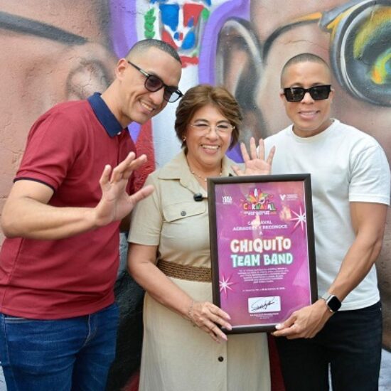 DEVELAN MURAL DE CHIQUITO TEAM BAND EN EL BARRIO DE LA HUACA