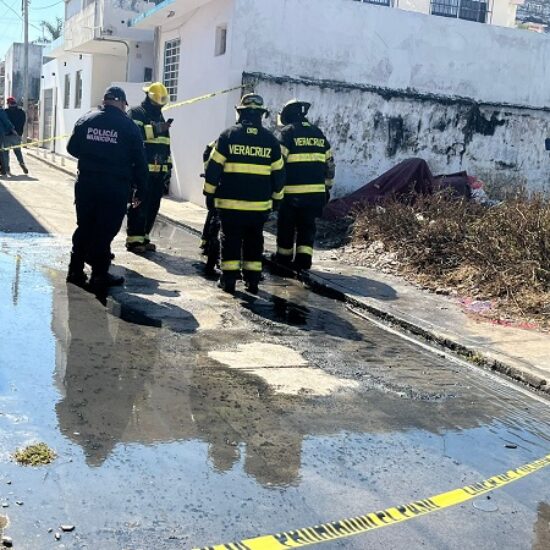 ROBO DE CABLES DEJA UNA MOTOCICLETA QUEMADA