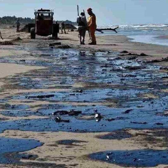 DERRAME DE HIDROCARBUROS EN VERACRUZ: AL MENOS 39 COMUNIDADES AFECTADAS; NO SE HA DETECTADO EL ORIGEN