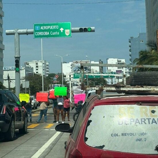 CONTINÚAN MANIFESTACIONES DE FAMILIARES DE JOVEN DETENIDO POR RIÑA EN LA HUGO SÁNCHEZ