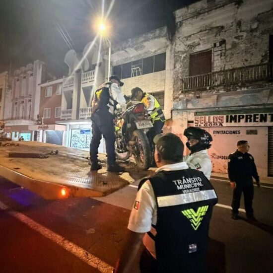 LIBERA AYUNTAMIENTO DE VERACRUZ CALLEJONES DEL CENTRO HISTÓRICO PARA GARANTIZAR PASO PEATONAL