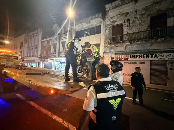 LIBERA AYUNTAMIENTO DE VERACRUZ CALLEJONES DEL CENTRO HISTÓRICO PARA GARANTIZAR PASO PEATONAL