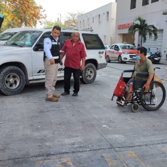 LIBERA TRÁNSITO VIALIDADES EN LAS INMEDIACIONES DE LA TORRE PEDIÁTRICA PARA FACILITAR PASO DE AMBULANCIAS