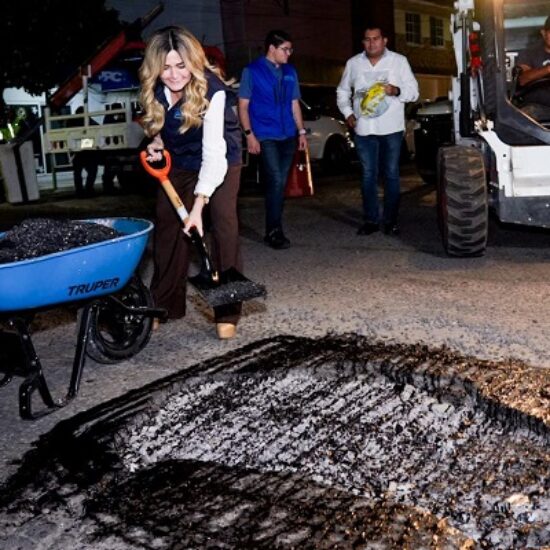 PROGRAMA PERMANENTE DE BACHEO AVANZA EN DIVERSAS COLONIAS: ALCALDESA MARYJOSE GAMBOA