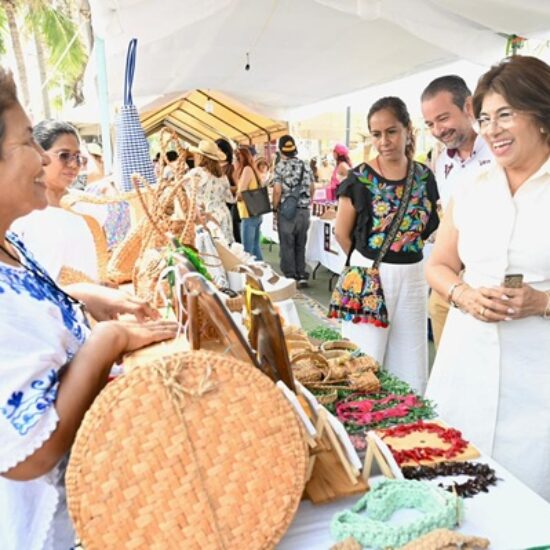 IMPULSAN ECONOMÍA LOCAL EN CIUDAD DE VERACRUZ CON EL “ENCUENTRO JAROCHO EMPRENDEDOR: RAÍCES DEL ARTE”