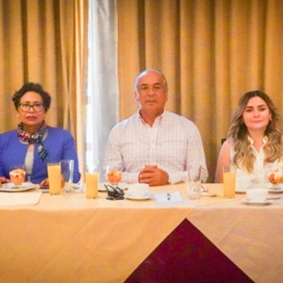 ALCALDESA MARYJOSE GAMBOA SE REUNE CON LA TITULAR DEL ORFIS Y REITERA SU COMPROMISO CON LA TRANSPARENCIA Y LA RENDICIÓN DE CUENTAS