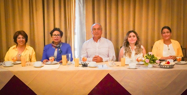 ALCALDESA MARYJOSE GAMBOA SE REUNE CON LA TITULAR DEL ORFIS Y REITERA SU COMPROMISO CON LA TRANSPARENCIA Y LA RENDICIÓN DE CUENTAS