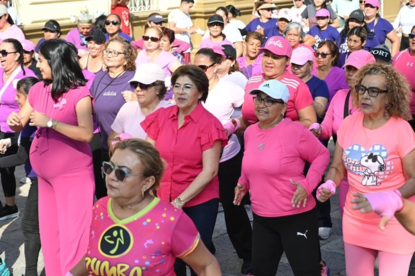 PARTICIPAN 200 MUJERES EN “GUANTES ROSAS” EN LA CIUDAD DE VERACRUZ