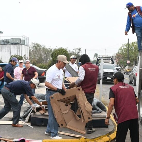 RECOLECTA AYUNTAMIENTO DE VERACRUZ 153 TONELADAS DE DESECHOS EN DOMINGO DE DESCACHARRIZACIÓN EN GEO LOS PINOS