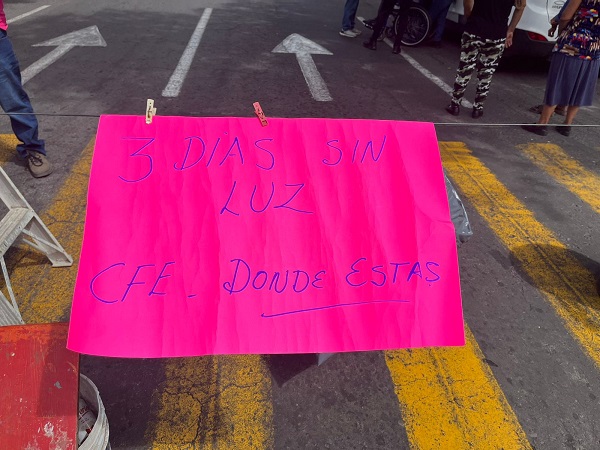 CUMPLEN TRES DIAS SIN ENERGIA ELECTRICA VARIAS COLONIAS EN VERACRUZ