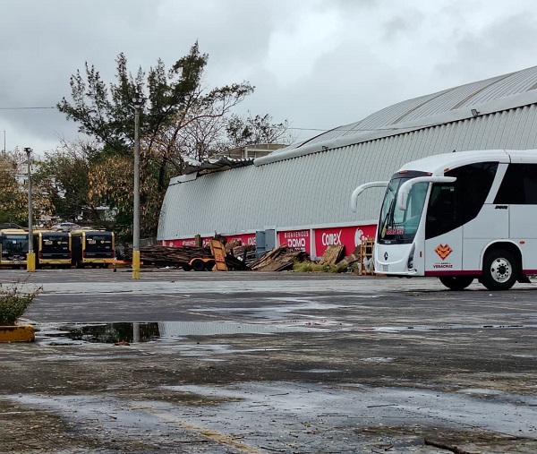 NORTE PROVOCÓ DESPRENDIMIENTO DEL TECHO DEL ANEXO DEL AUDITORIO BENITO JUÁREZ