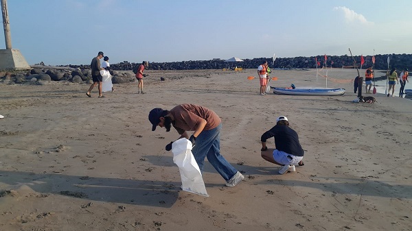 REALIZAN LIMPIEZA DE PLAYAS EN BOCA DEL RIO