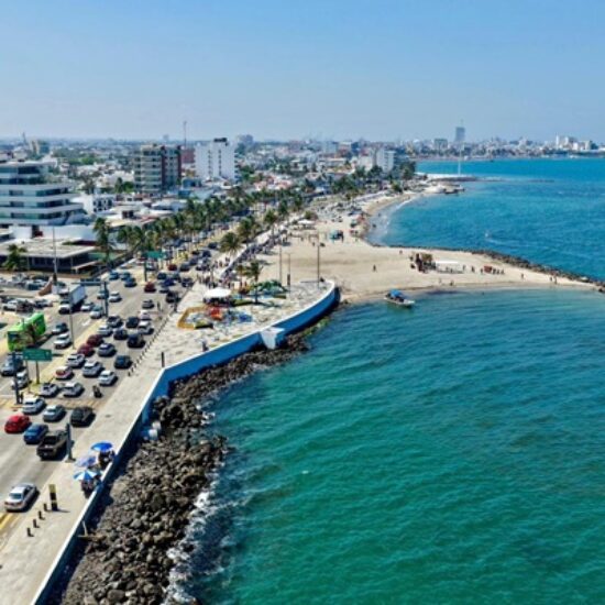 GOBERNADORA RECORRE LAS PLAYAS DE VERACRUZ CON LA ALCALDESA ROSA MARIA HERNANDEZ
