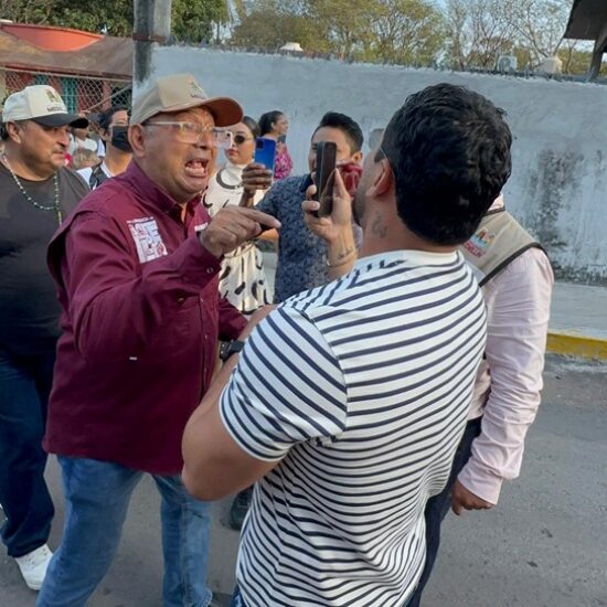 CIUDADANOS SE MANIFIESTAN CONTRA EL ALCALDE DE MEDELLÍN DE BRAVO POR PRESUNTA INTERVENCIÓN EN PROCESO ELECTORAL