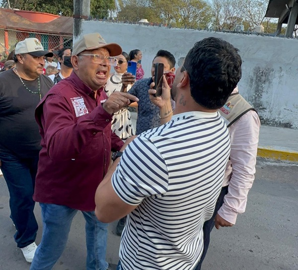 CIUDADANOS SE MANIFIESTAN CONTRA EL ALCALDE DE MEDELLÍN DE BRAVO POR PRESUNTA INTERVENCIÓN EN PROCESO ELECTORAL
