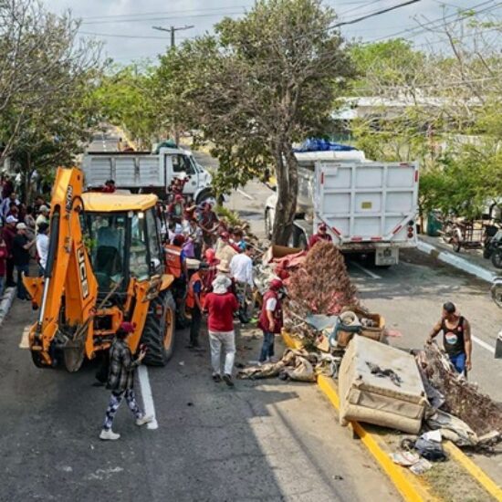 RECOLECTA AYUNTAMIENTO DE VERACRUZ 117 TONELADAS DE DESECHOS EN JORNADA DE DESCACHARRIZACIÓN