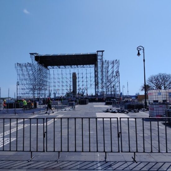 EMPIEZAN A MONTAR ESCENARIO PARA PRESENTACIÓN DE MARTIN GARRIX EN VERACRUZ