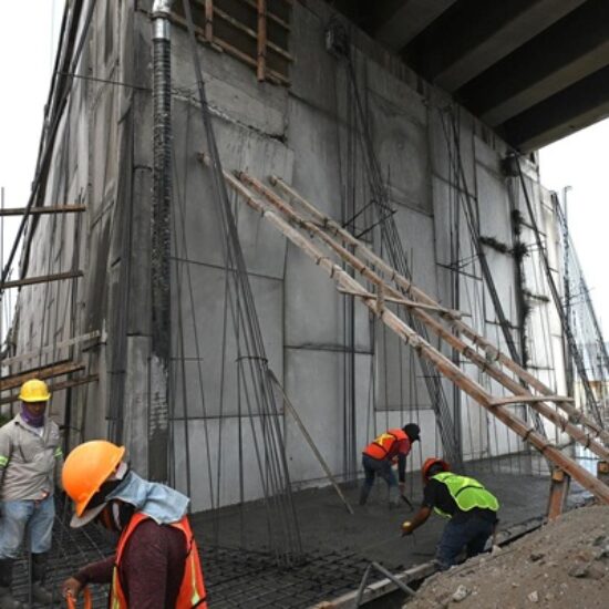 SUPERVISA ALCALDESA DE VERACRUZ OBRAS DE MANTENIMIENTO EN EL PUENTE MORELOS