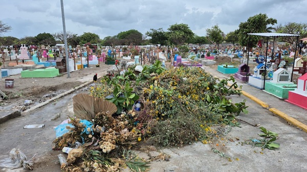 CIUDADANÍA Y GOBIERNO SUMAN ESFUERZOS EN JORNADA DE LIMPIEZA DEL PANTEÓN MUNICIPAL DE VERACRUZ