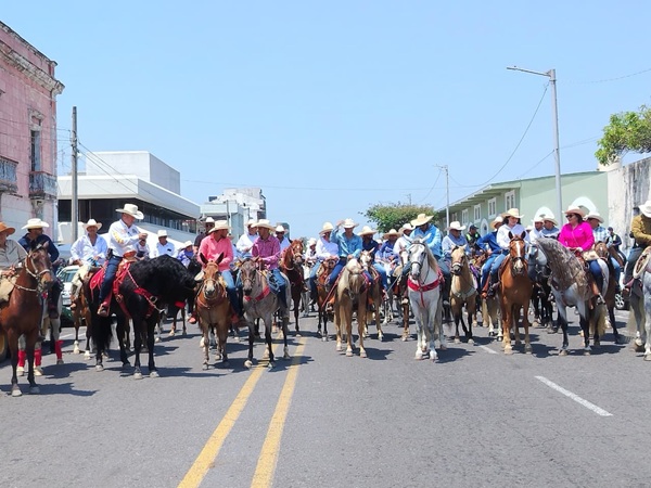 CON CABALGATA DE MAS DE 3 MIL JIENTES CONMEMORAN EL REGRESO DEL CABELLO A AMERICA