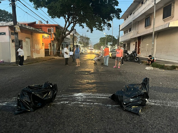 BLOQUEAN JB LOBOS PARA EXIGIR SERVICIO DE ENERGIA ELECTRICA