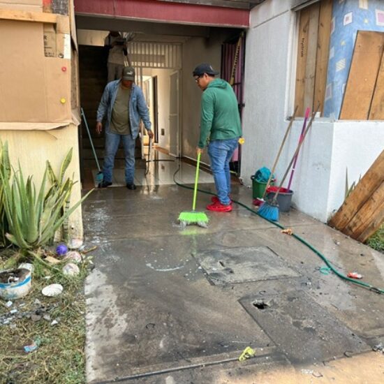 MUNICIPIO Y VECINOS REALIZAN LIMPIEZA EN RINCÓN DE PALMA REAL LUEGO DE EXPLOSION