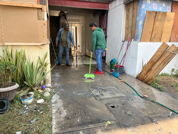 MUNICIPIO Y VECINOS REALIZAN LIMPIEZA EN RINCÓN DE PALMA REAL LUEGO DE EXPLOSION