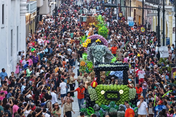 AYUNTAMIENTO DE VERACRUZ CELEBRA A LA NIÑEZ CON ESPECTACULAR DESFILE DE GLOBOFLEXIA Y MÚSICA EN VIVO