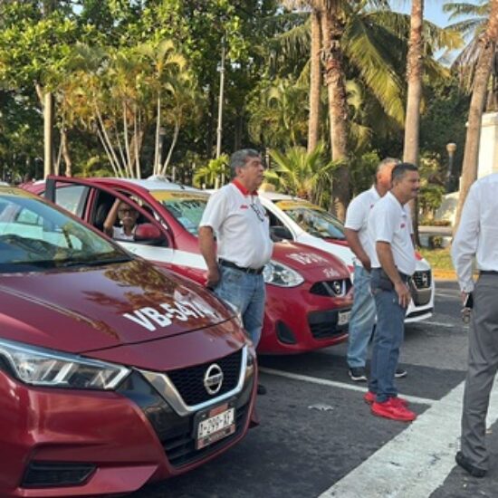CON MARCHA PACIFICA TAXISTAS CONMEMORAN EL DÍA DEL TRABAJO, PIDEN SEGURIDAD, OPERATIVOS Y BACHEO