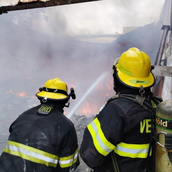 ACCIÓN OPORTUNA DE BOMBEROS DE VERACRUZ CONTROLA DOS INCENDIOS EN LA CIUDAD