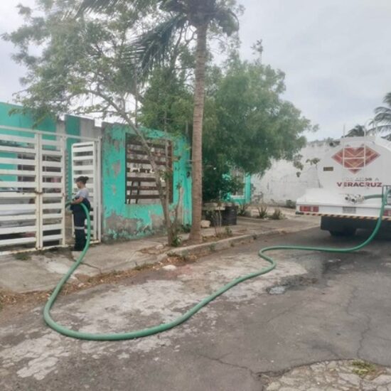 LLEGA NUEVA BOMBA DE AGUA A COLINAS DE SANTA FE, DONADA POR LA GOBERNADORA ROCÍO NAHLE GARCÍA