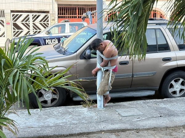 AMARRADO DE UN POSTE QUEDÓ PRESUNTO LADRÓN